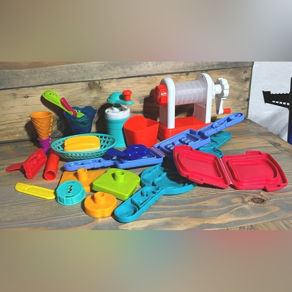 19 piece Play-Doh food set L20